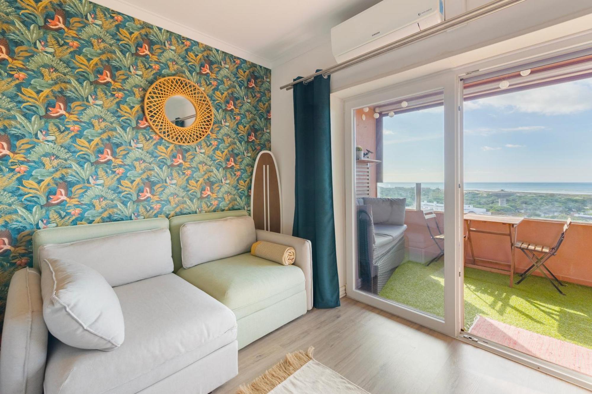 Cozy Beach Studio Retreat Near Lisbon With Sea View Almada Exterior foto